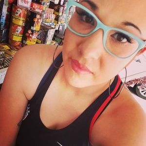 Meet your Posher, Claudia